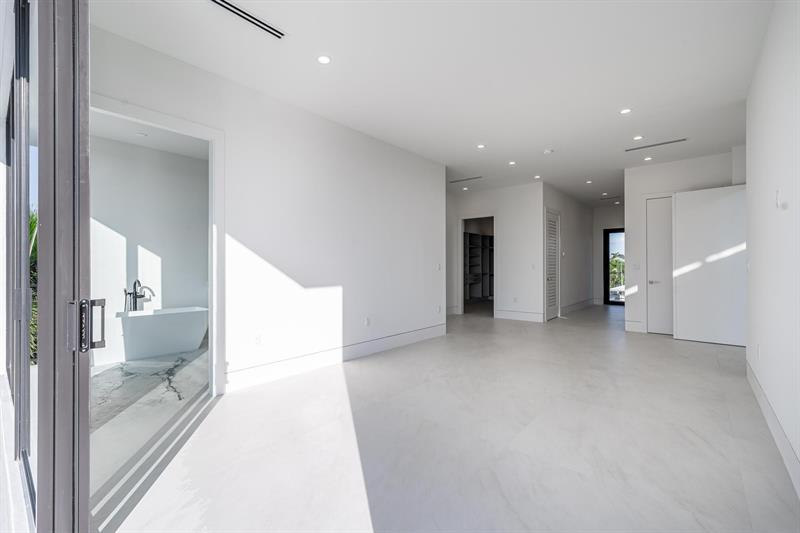 Image 18 of 45 For 2612 4th St  