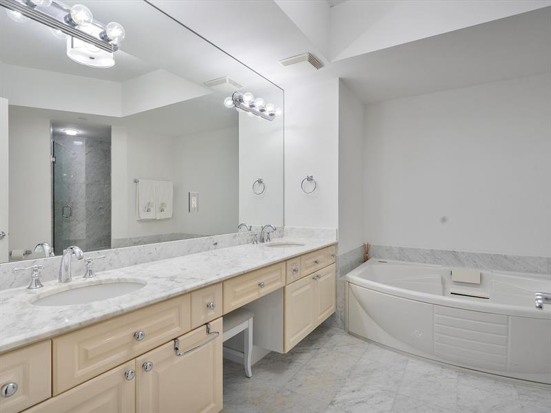 Image 19 of 25 For 3200 Ocean Blvd  504