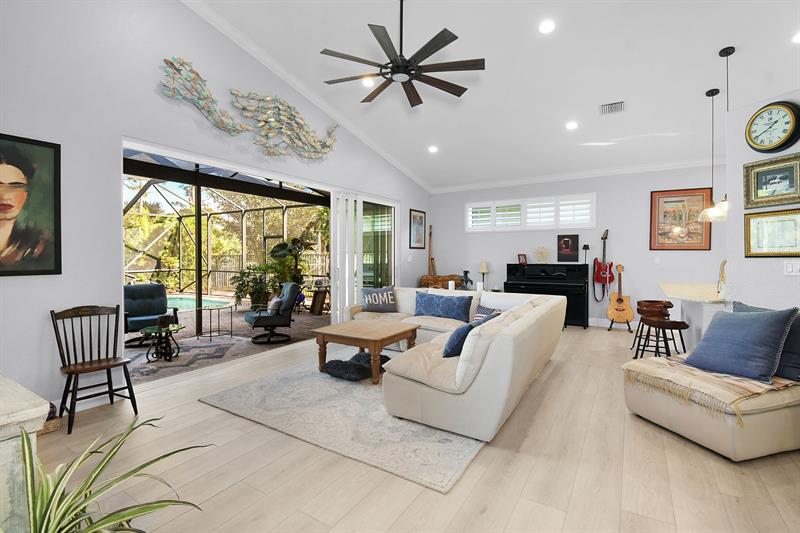 Image 11 of 70 For 6848 Twin Oaks Cir