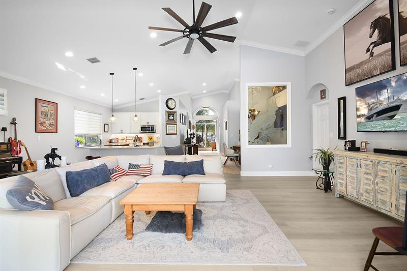 Image 12 of 70 For 6848 Twin Oaks Cir