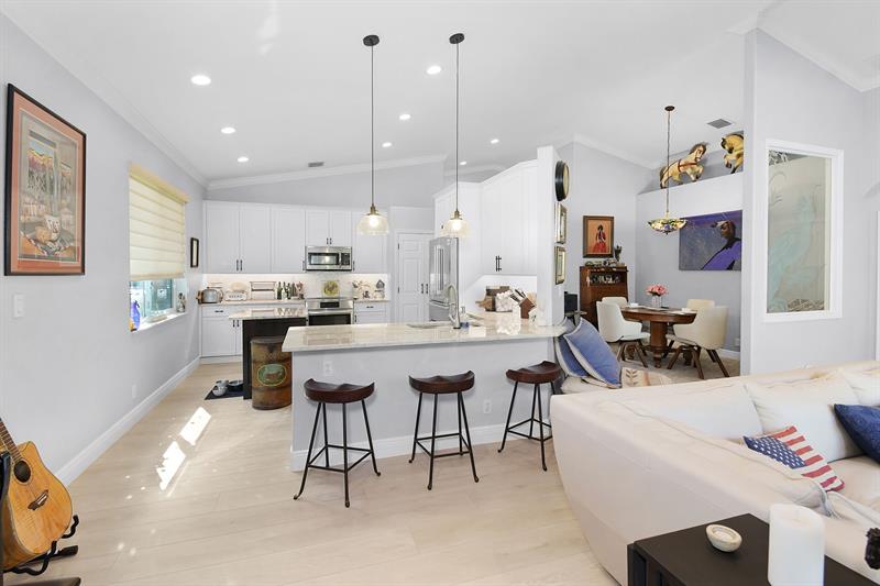 Image 14 of 70 For 6848 Twin Oaks Cir