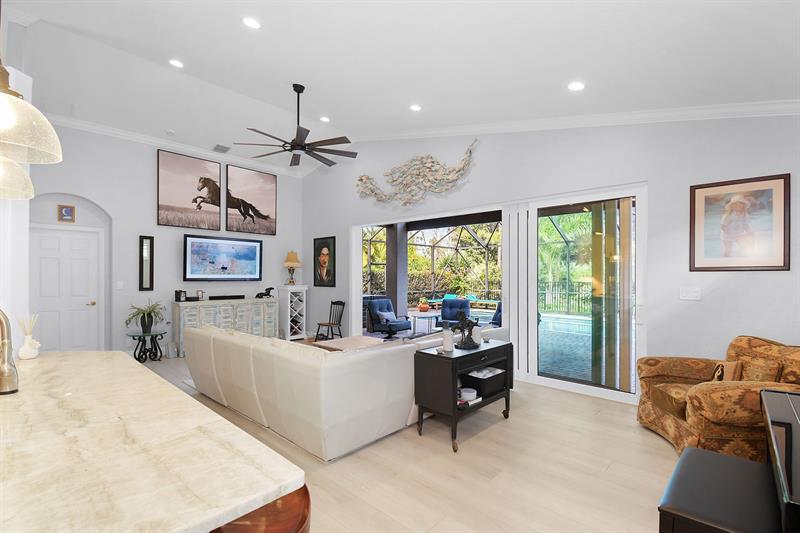 Image 15 of 70 For 6848 Twin Oaks Cir