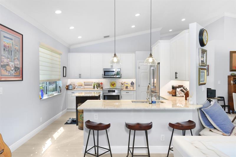 Image 16 of 70 For 6848 Twin Oaks Cir