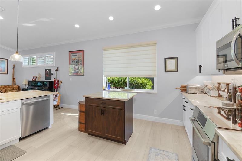 Image 17 of 70 For 6848 Twin Oaks Cir