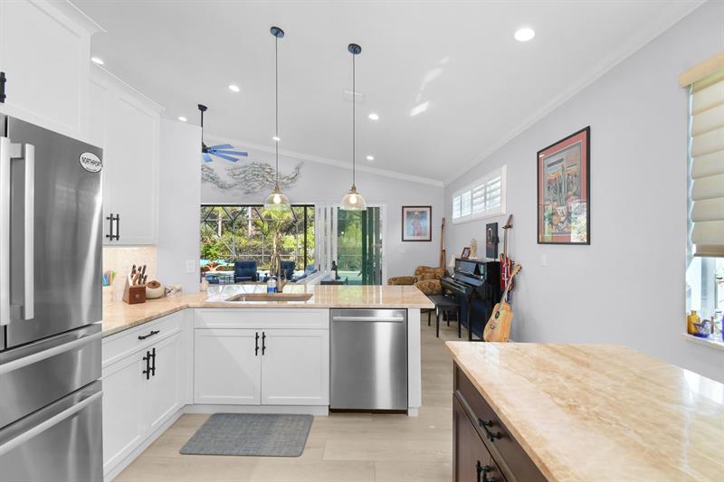 Image 18 of 70 For 6848 Twin Oaks Cir