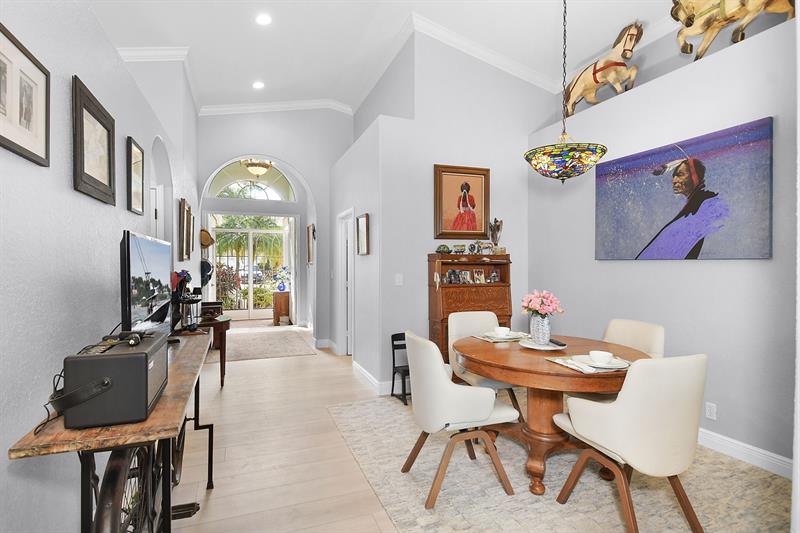 Image 20 of 70 For 6848 Twin Oaks Cir