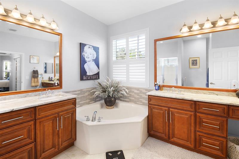 Image 28 of 70 For 6848 Twin Oaks Cir