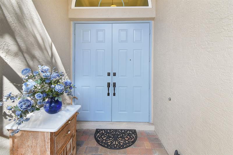 Image 3 of 70 For 6848 Twin Oaks Cir