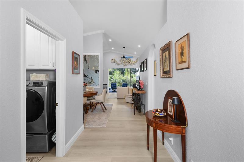 Image 33 of 70 For 6848 Twin Oaks Cir