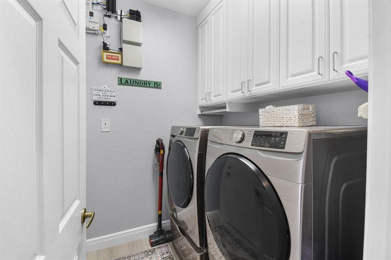 Image 34 of 70 For 6848 Twin Oaks Cir