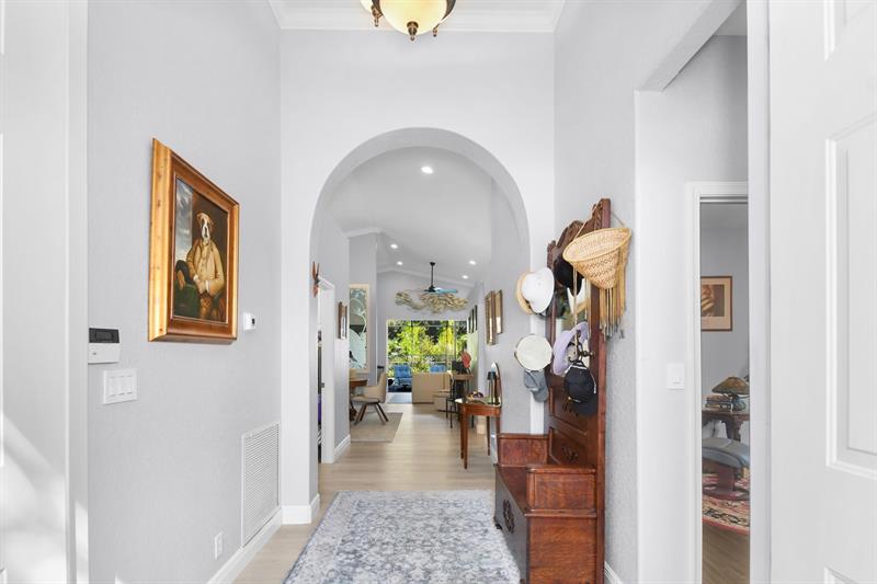 Image 4 of 70 For 6848 Twin Oaks Cir