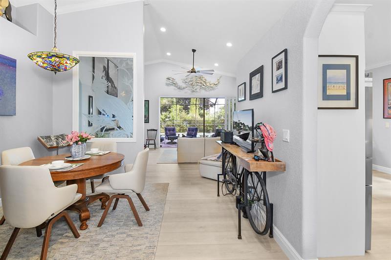 Image 7 of 70 For 6848 Twin Oaks Cir