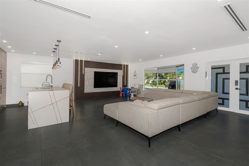 Image 14 of 33 For 5300 Garfield St