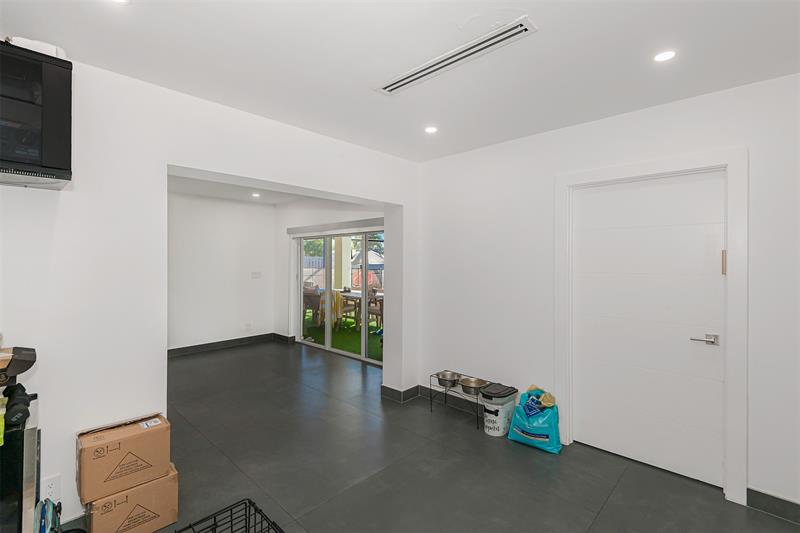 Image 23 of 33 For 5300 Garfield St