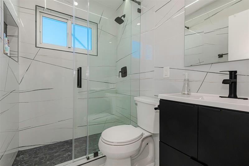 Image 22 of 29 For 825 Argonaut Isle