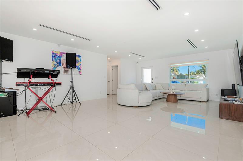 Image 6 of 29 For 825 Argonaut Isle