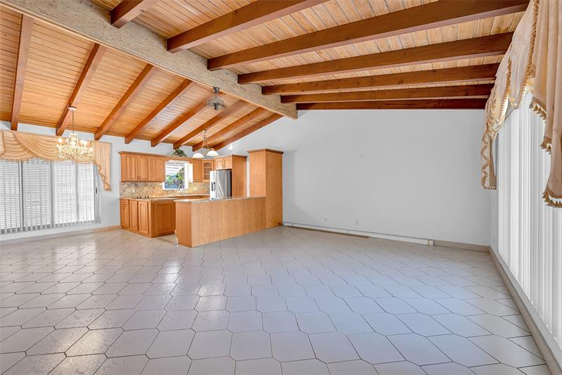 Image 10 of 47 For 4521 Sea Grape Dr