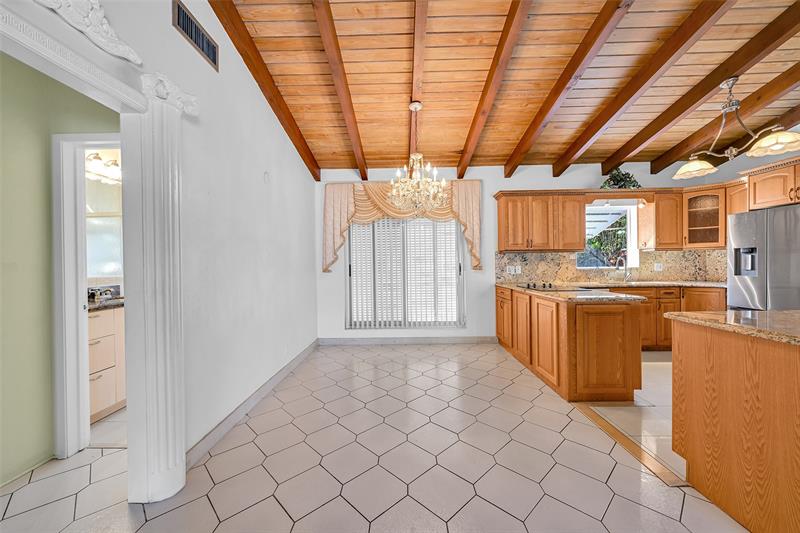 Image 14 of 47 For 4521 Sea Grape Dr