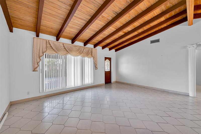 Image 18 of 47 For 4521 Sea Grape Dr