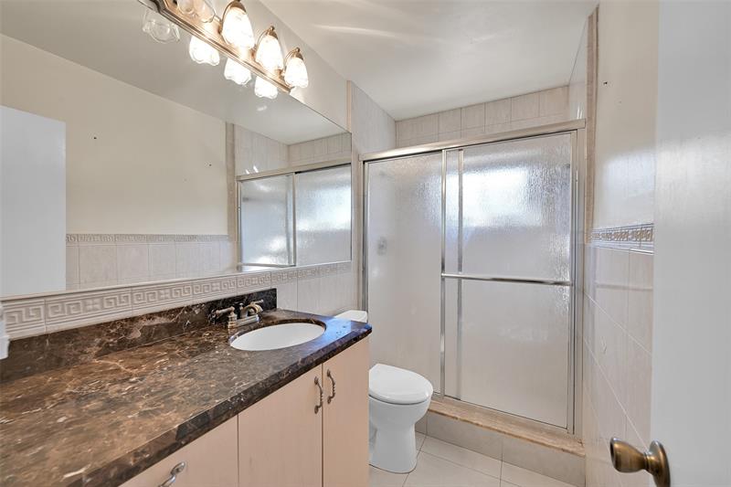 Image 19 of 47 For 4521 Sea Grape Dr