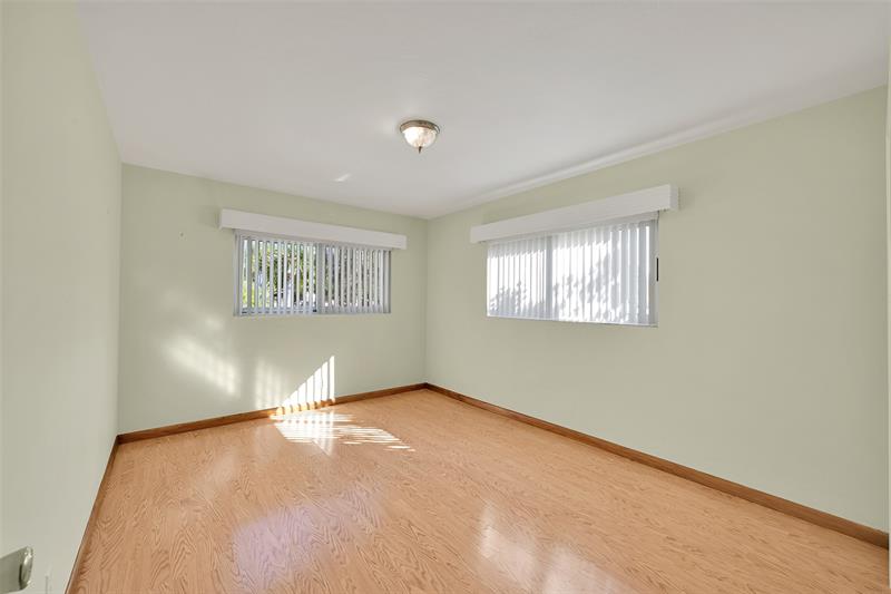 Image 22 of 47 For 4521 Sea Grape Dr