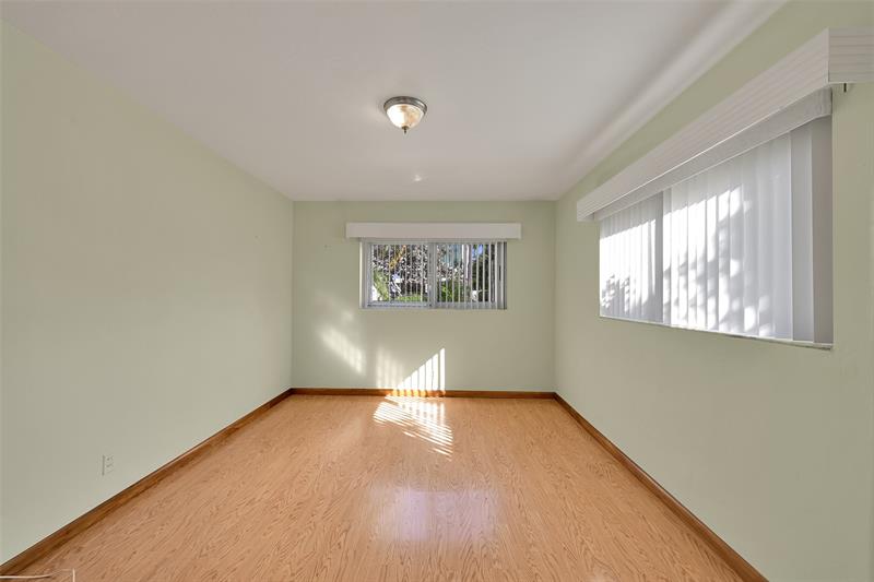 Image 23 of 47 For 4521 Sea Grape Dr