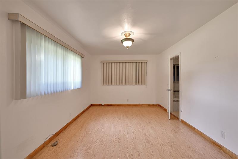 Image 25 of 47 For 4521 Sea Grape Dr