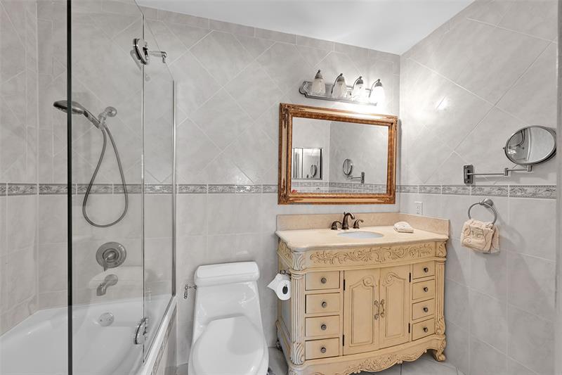 Image 26 of 47 For 4521 Sea Grape Dr