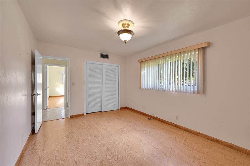 Image 27 of 47 For 4521 Sea Grape Dr