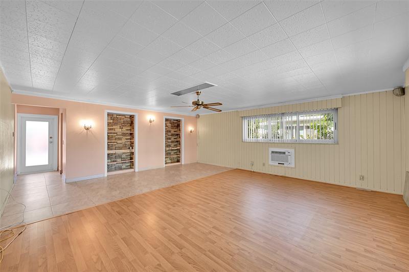 Image 28 of 47 For 4521 Sea Grape Dr