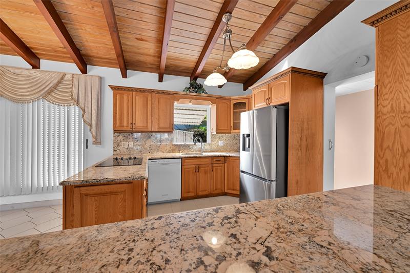 Image 6 of 47 For 4521 Sea Grape Dr