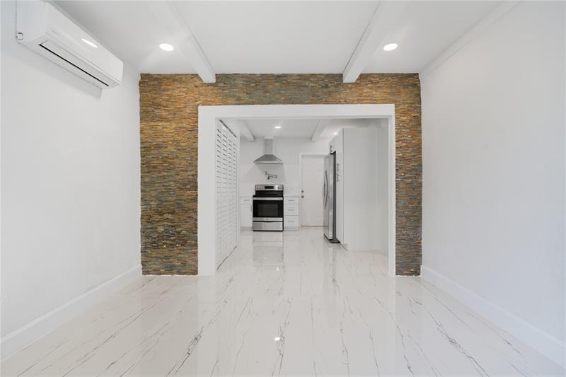 Image 17 of 37 For 409 61st Ter