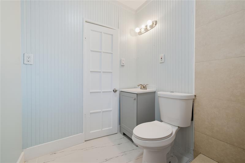 Image 29 of 37 For 409 61st Ter