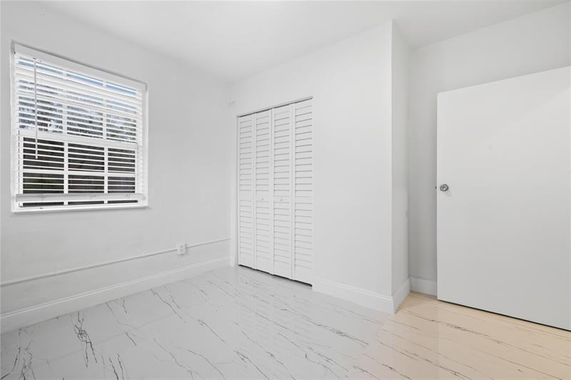 Image 32 of 37 For 409 61st Ter