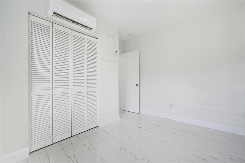 Image 35 of 37 For 409 61st Ter