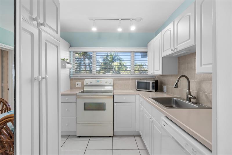 Image 10 of 24 For 500 21st Ave  308