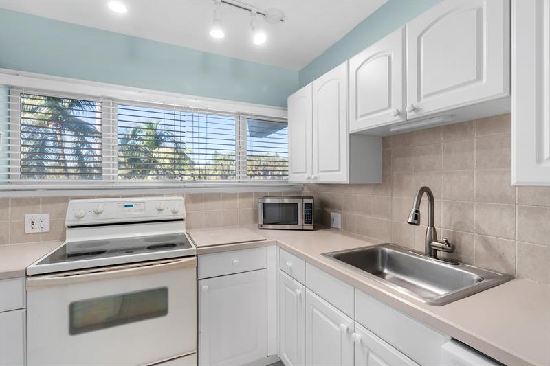 Image 9 of 24 For 500 21st Ave  308