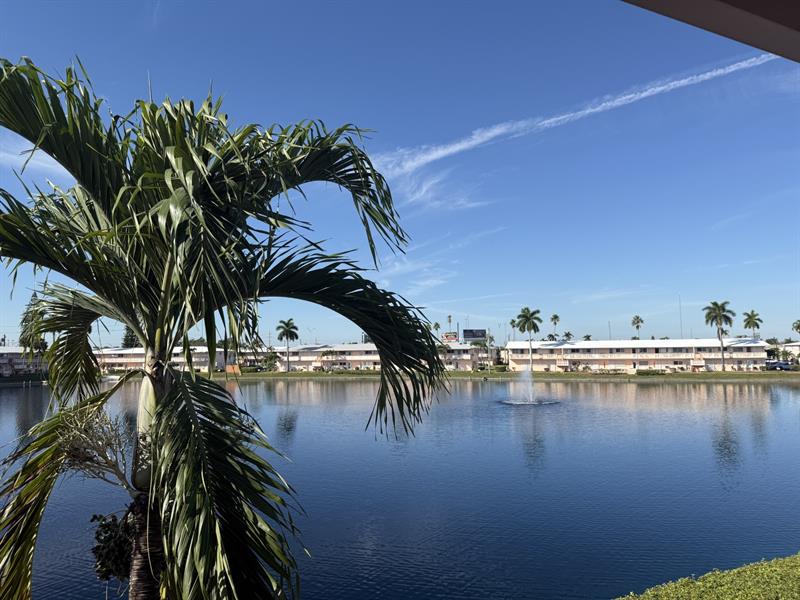 Image 2 of 16 For 900 10th Ter  21s