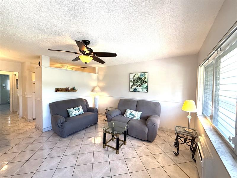 Image 3 of 16 For 900 10th Ter  21s