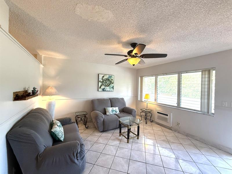 Image 5 of 16 For 900 10th Ter  21s