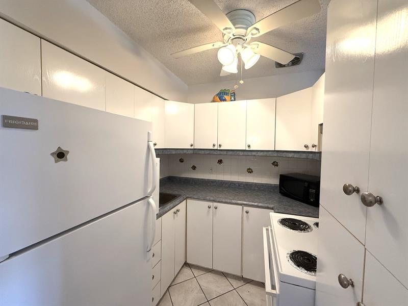 Image 7 of 16 For 900 10th Ter  21s