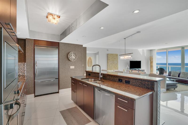 Image 28 of 68 For 1 Ocean Blvd  903