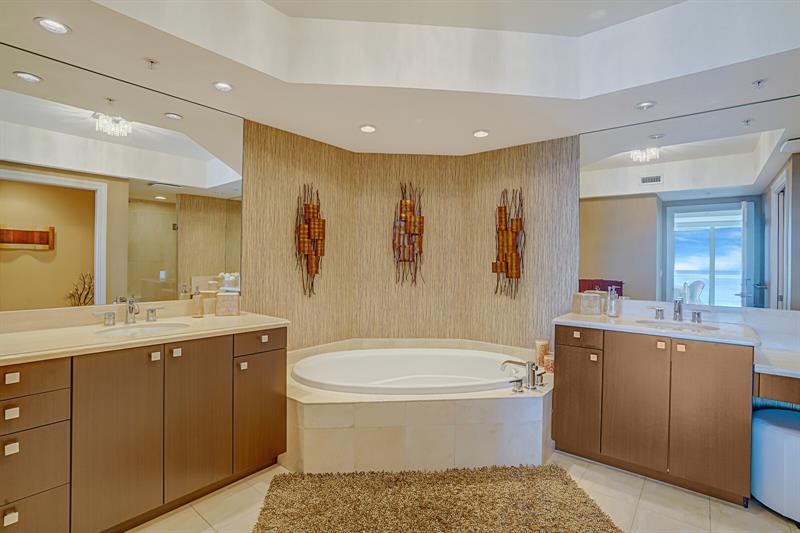 Image 33 of 68 For 1 Ocean Blvd  903