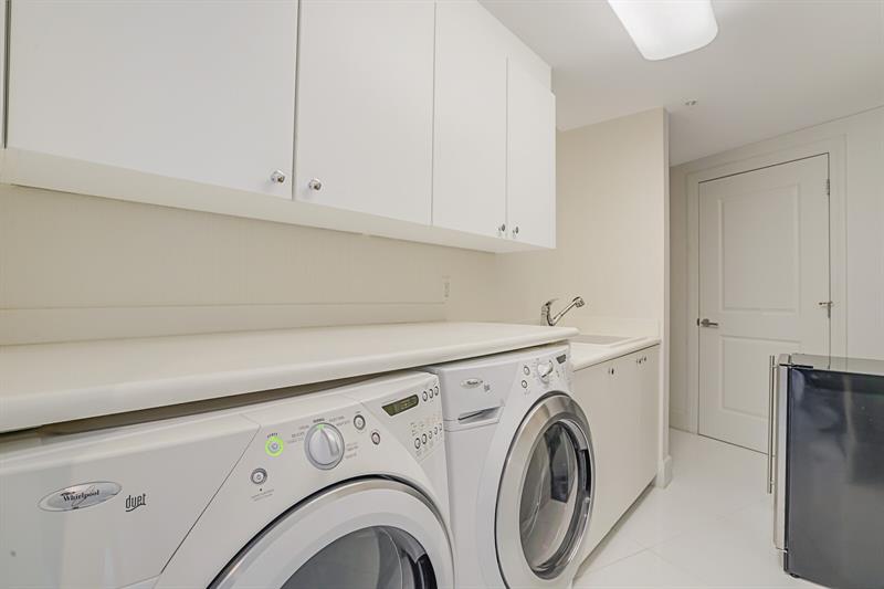 Image 39 of 68 For 1 Ocean Blvd  903