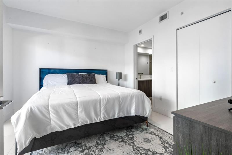 Image 22 of 73 For 488 18th St  3509