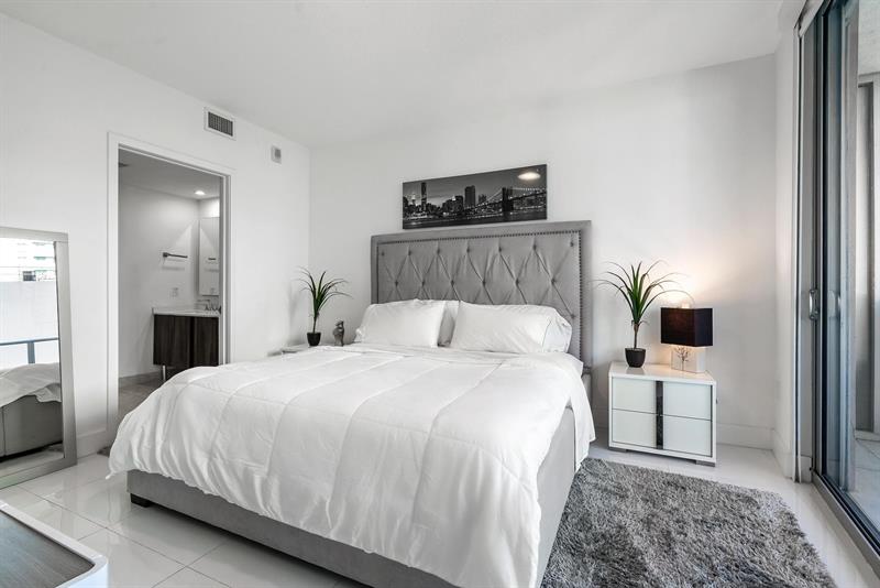 Image 23 of 73 For 488 18th St  3509