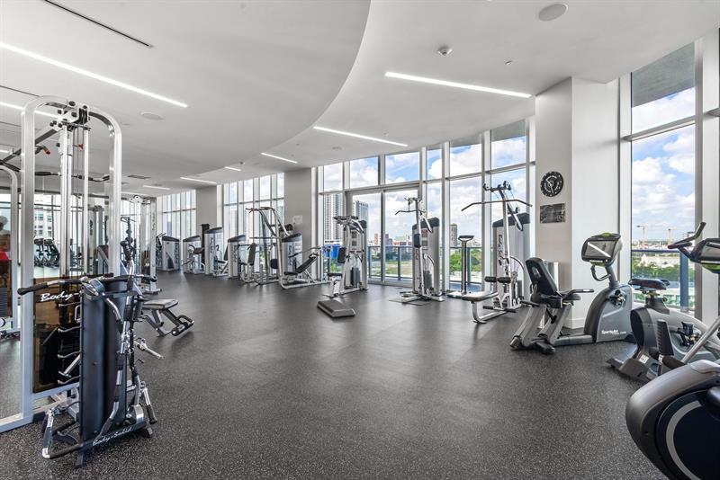 Image 43 of 73 For 488 18th St  3509