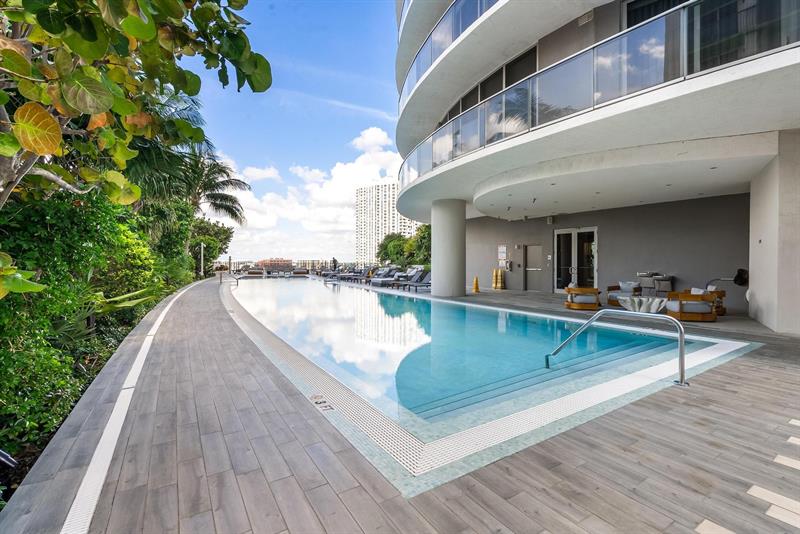 Image 49 of 73 For 488 18th St  3509