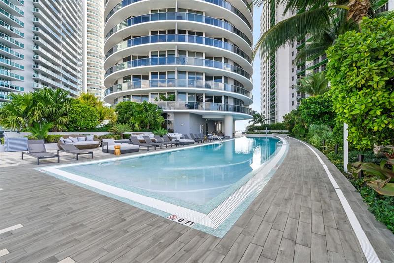 Image 50 of 73 For 488 18th St  3509