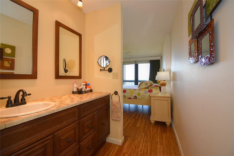 Image 24 of 41 For 510 Ocean Blvd  303